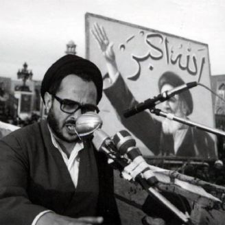 نقش رهبری و مرجعیت امام خمینی در پیوند دین و سیاست