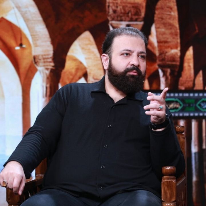 تو قاب عکس‌ها می‌بوسمت باز	