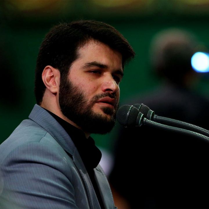 هلال ماه خون آمد برون از پشت ابر غم