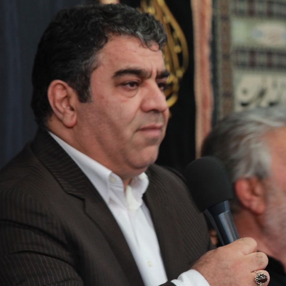 جبرئیل است که باز آمده از جانب معبود