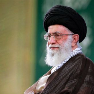 ایستادگی ملت ایران در مقابل طمع های استکبار