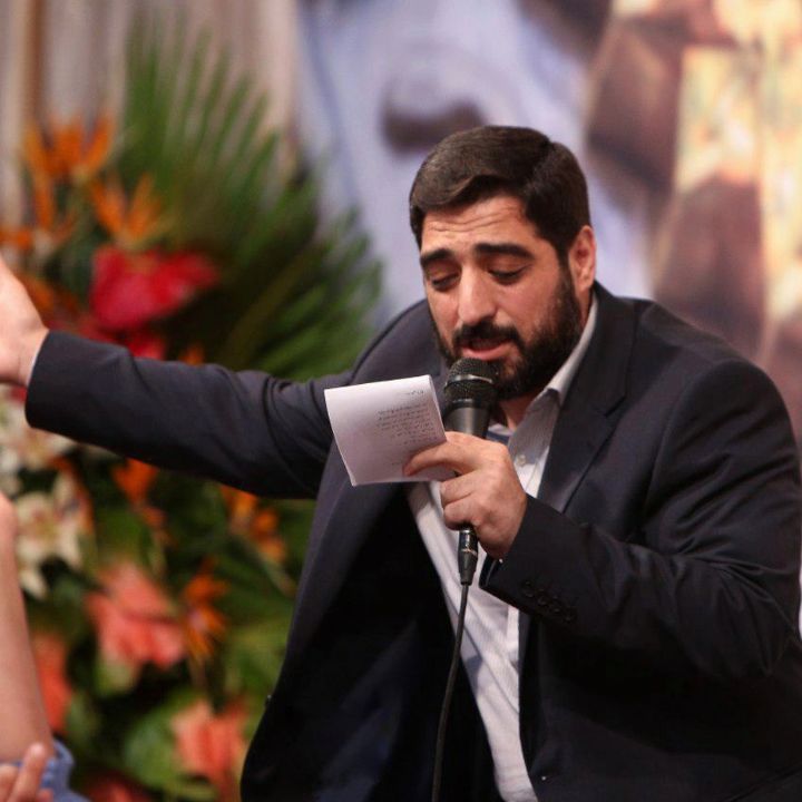 محمد عربی آبروی هر دو سراست