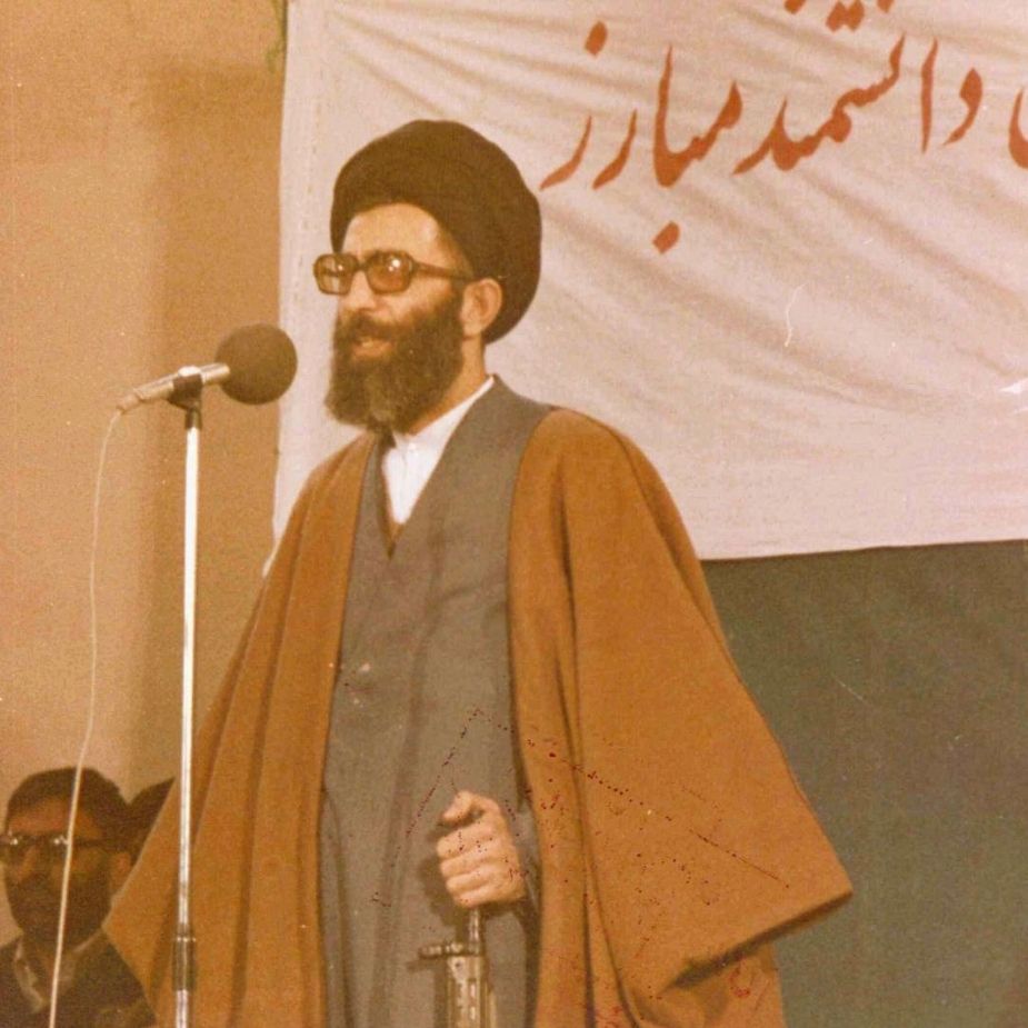 طوفان وه پا بیه (طوفان به پا شده است)